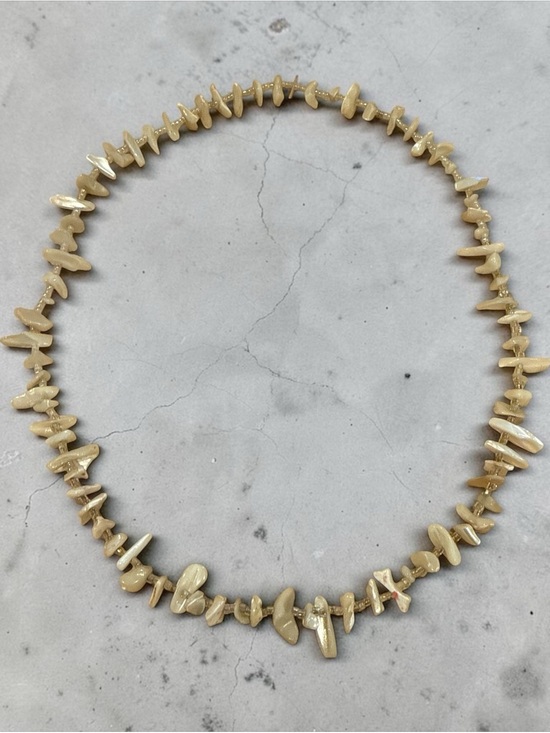 Jewelry - Beige Shell Chip Necklace - Women Jewelry
